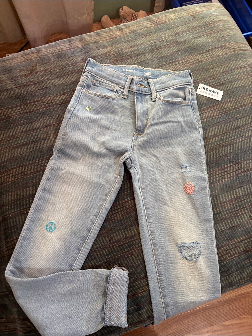 Old Navy Light Wash Embroidered Girl’s Jeans
